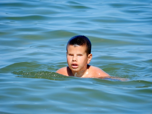 Luka swimming