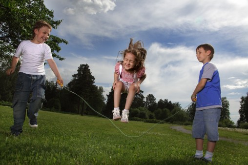 girl-jumping-the-rope