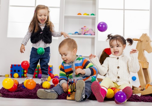 kids-playing-in-room