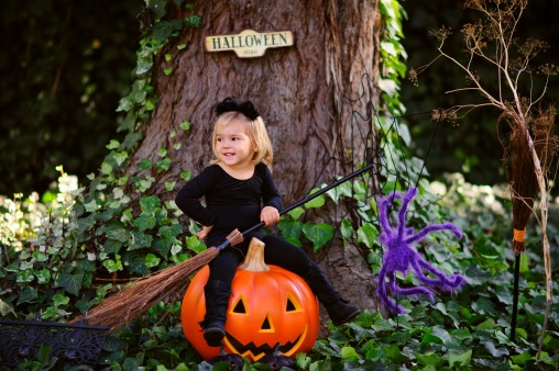 little-girl-in-witch-costume