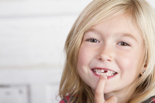 cute-girl-lost-tooth