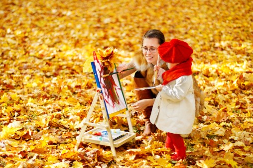 girl-painting-autumn