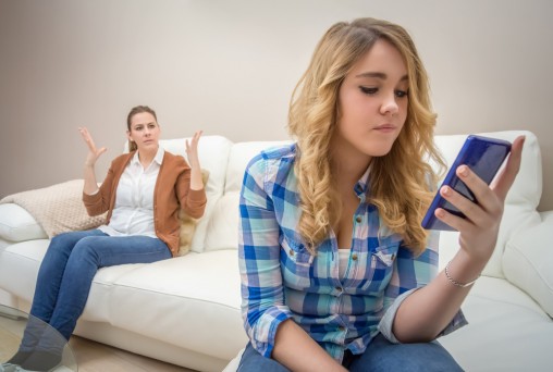 teen-girl-texting