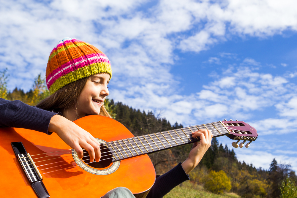 girl-playing-guitar-outdoor