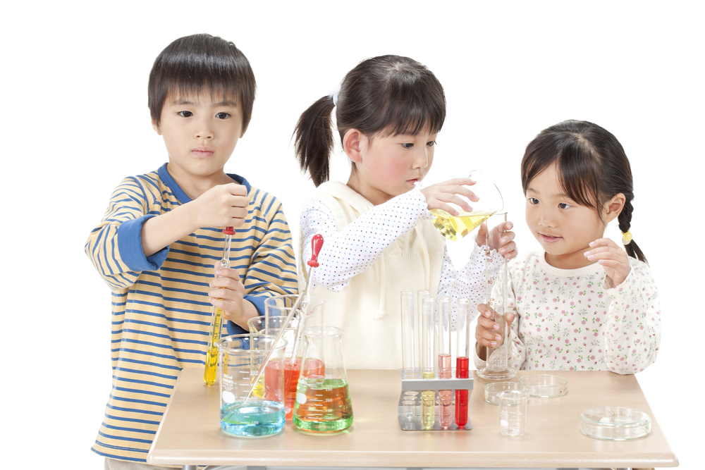 japanese-kids-doing-lab-tests