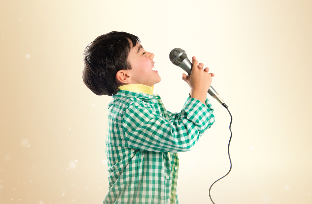 little-blackhaired-boy-singing