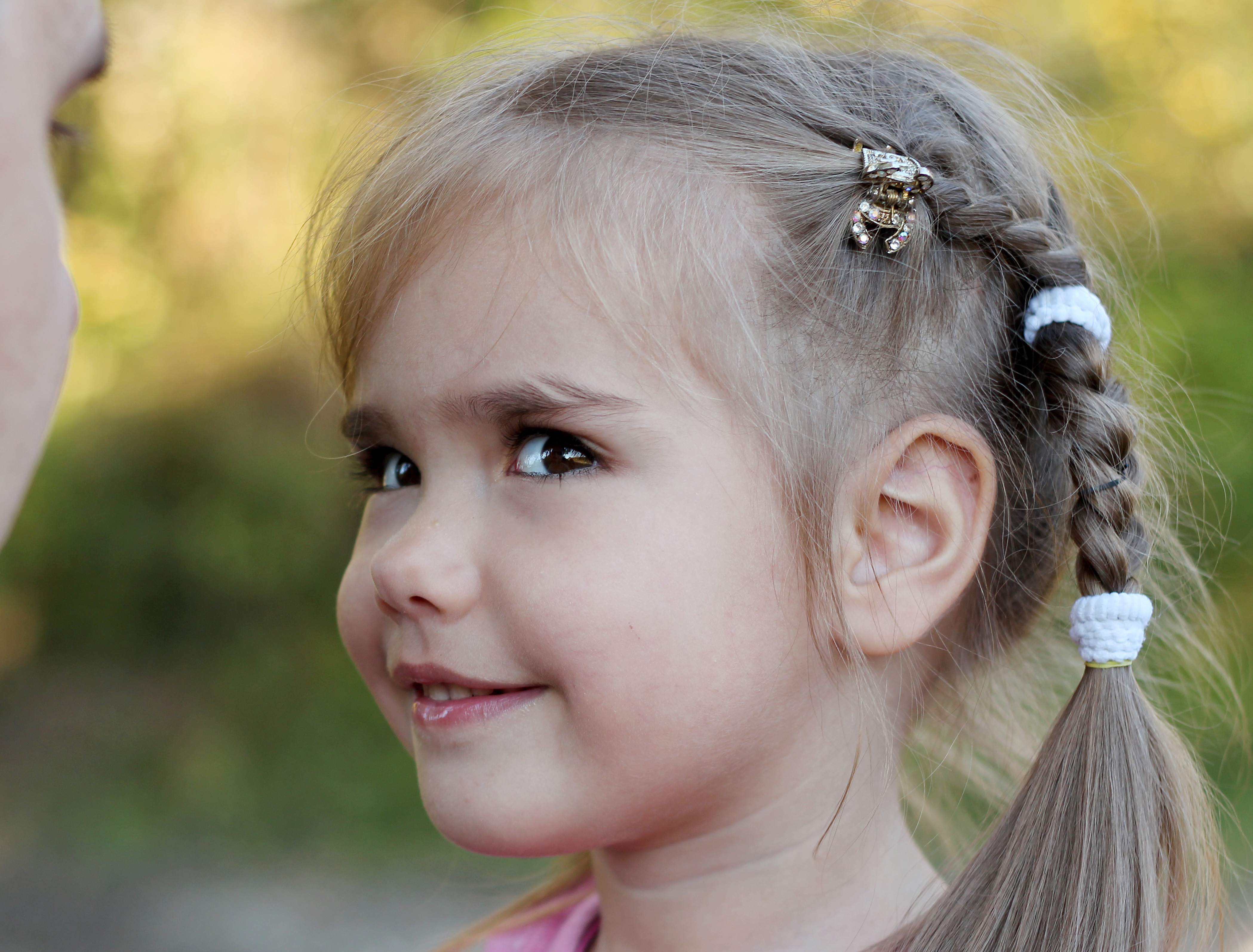 cute-little-girl-talking-to-her-father