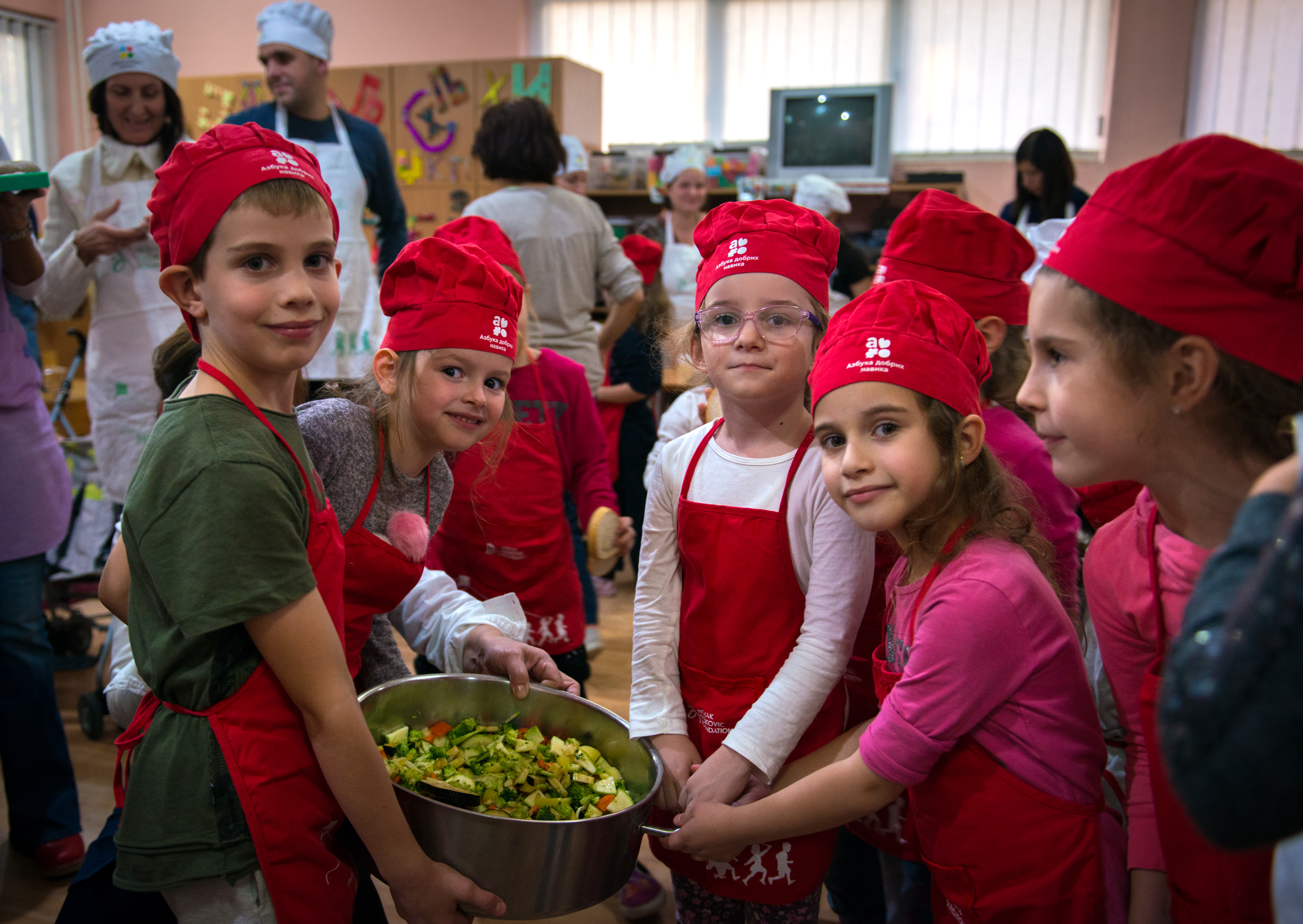 U okviru projekta "Azbuka dobrih navika", naš tim organizuje i kulinarske radionice za decu, roditelje i vaspitače!
