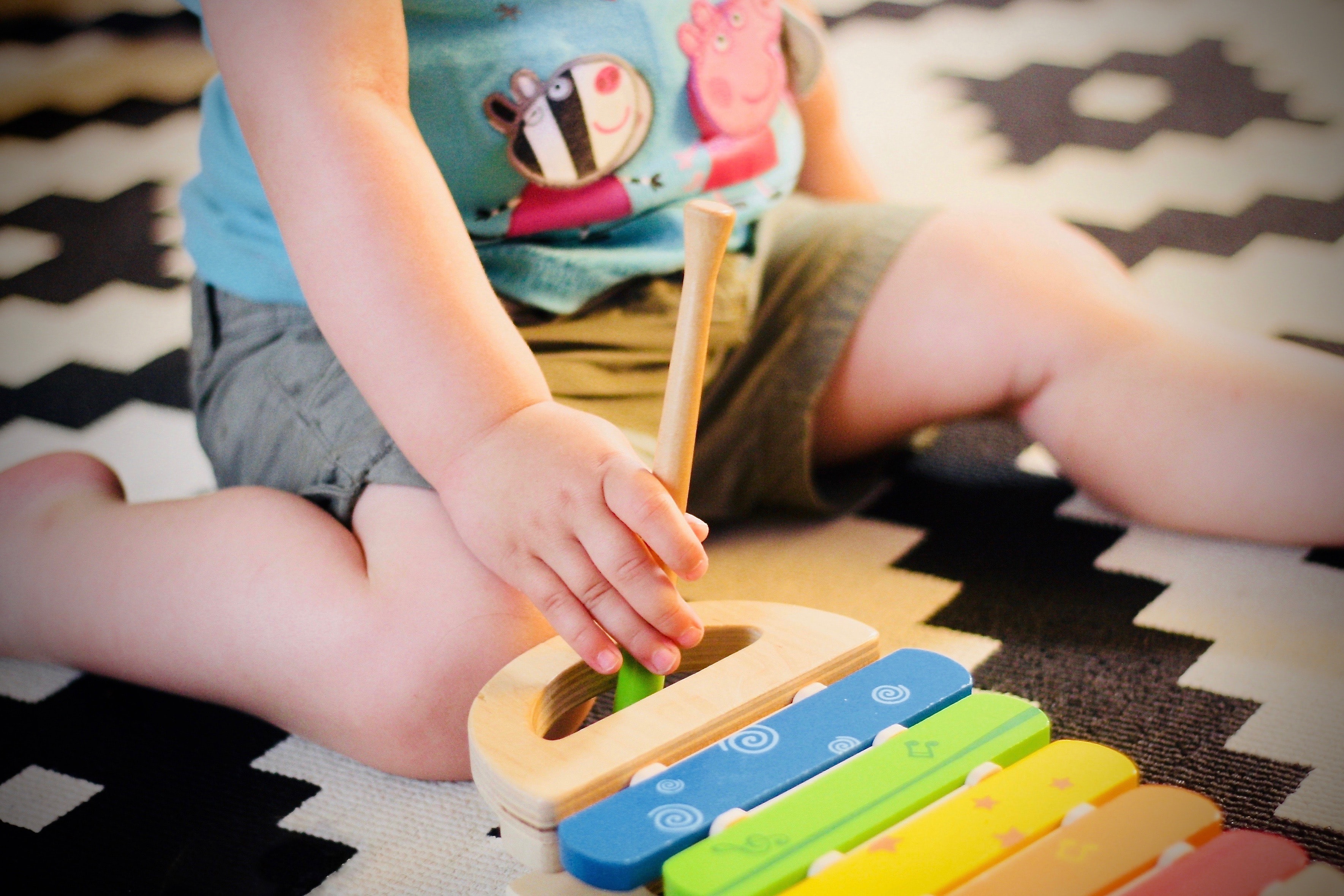 At the age of 15 months, the child is ready to imitate the activities of adults. The Montessori approach for this period highlights that toys are not as interesting to children as mastering everyday activities is - the domestic activities.